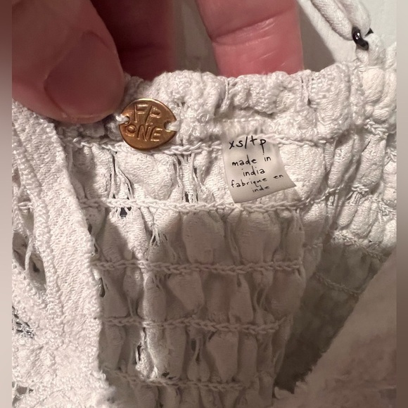 Free people white lace type cutout tank top with layered design sz XS. - Picture 4 of 6